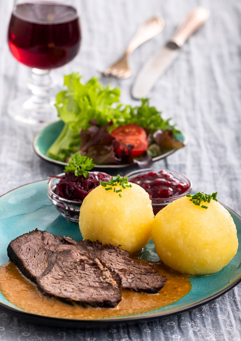 neu/omas-sauerbraten-mit-knoedeln-und-blaukraut-s221546