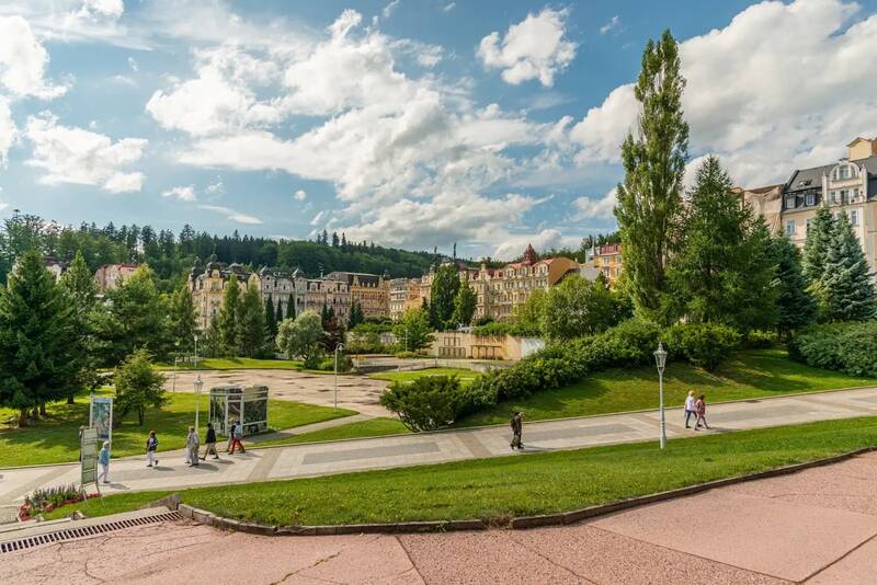 A picture of the outdoor area of the Marienbad in the Czech Republic as a popular excursion destination.