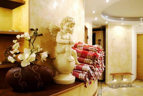 Wellness area during a winter holiday in the Upper Palatinate – sauna, towels, and relaxing ambiance at the Hollerhöfe in Waldeck.