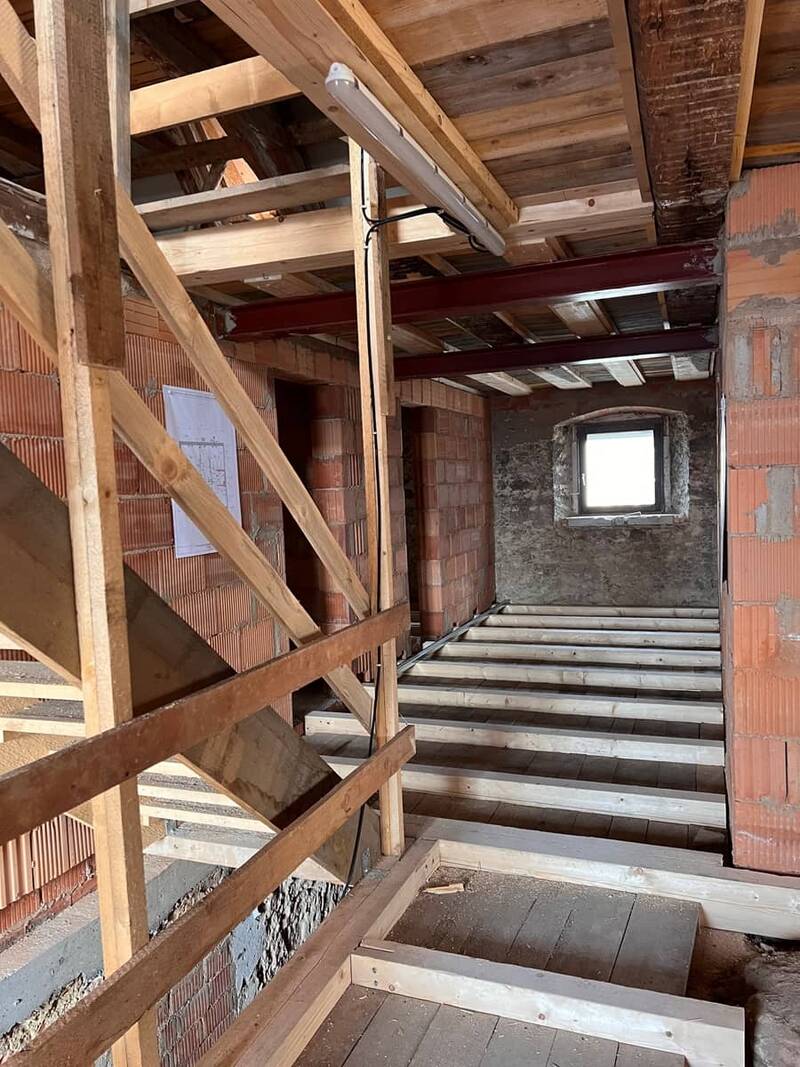 Ein Baustellenbild des zukünftigen Treppenhauses der neuen Ferienwohnungen.