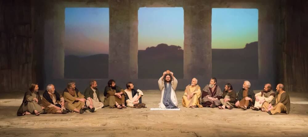 A depiction of the Last Supper at the Kemnath Passion, photographed by Doris Köhler.